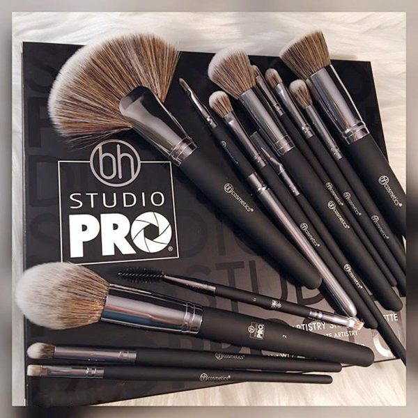 B.H Cosmetics Studio Pro Brush Set OF 13 Beautiful Essential Makeup Brushes.