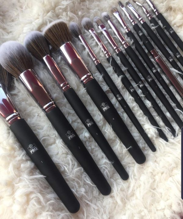 B.H Cosmetics Studio Pro Brush Set OF 13 Beautiful Essential Makeup Brushes.